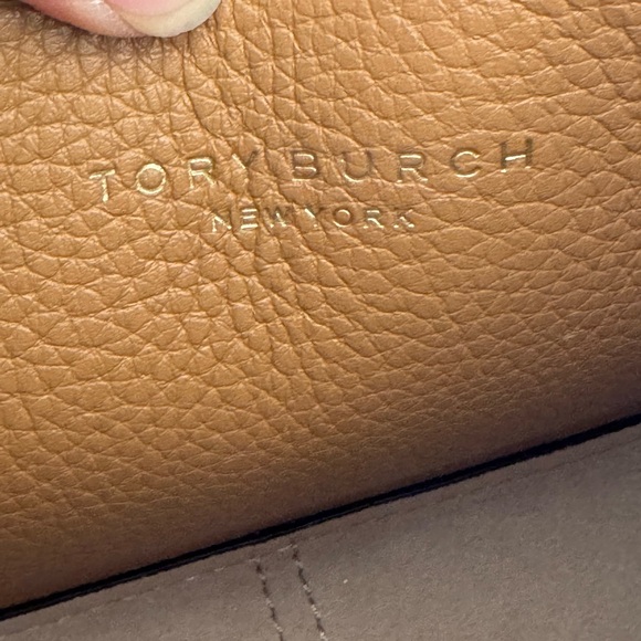 Tory Burch Thea Convertible crossbody bag like new - Picture 16 of 17